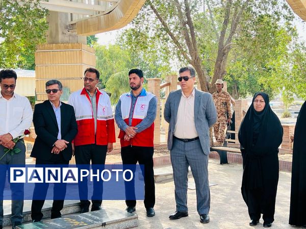 گلزار شهداء ؛ میزبان مسئولان شهرستان عنبرآباد همزمان با آغاز هفته دفاع مقدس