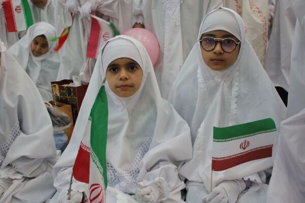جشن تکلیف2000 نفری دانش‌آموزان زابل