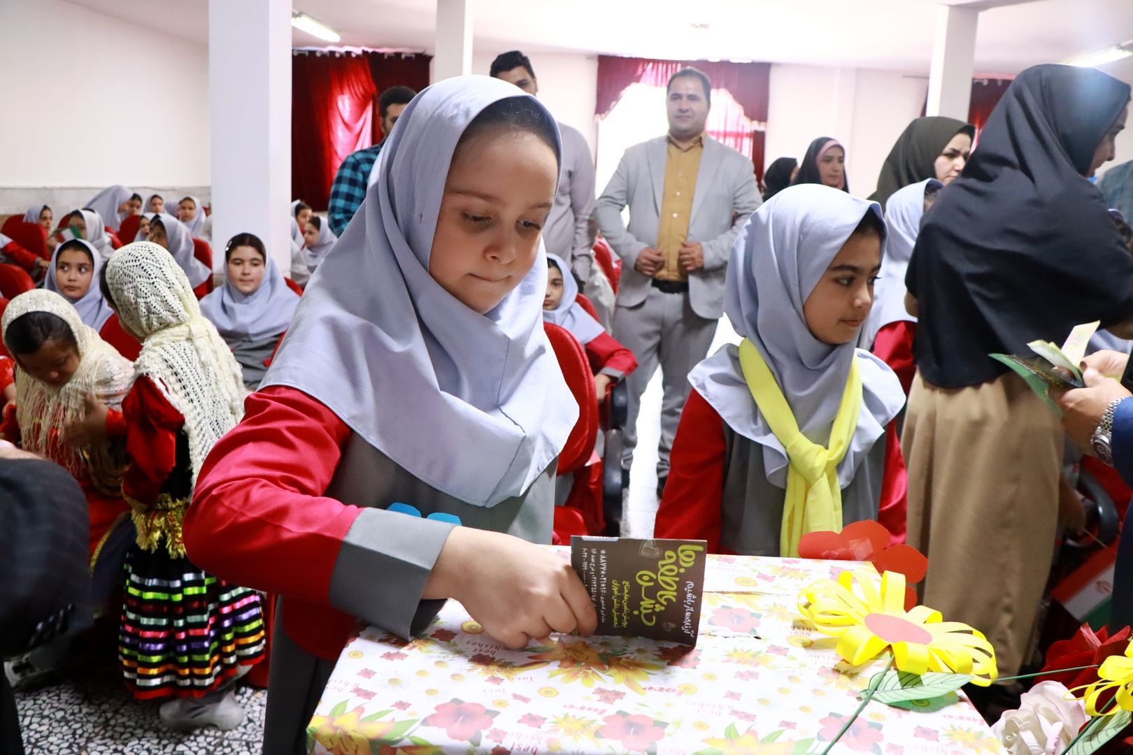 جشن عاطفه‌ها در آموزشگاه حاج محمد علی تقی پور