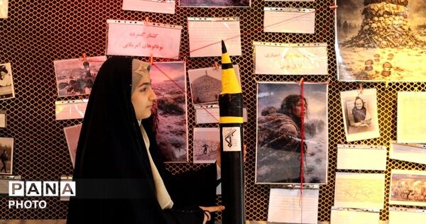 دختران مبارز همچنان پایه کار انقلاب ایستاده‌اند