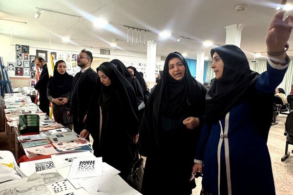 نمایشگاه دست‌سازه‌های خلاق در هنرستان تقوی‌پیشگان بهارستان۲