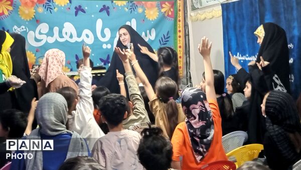 تجمع مردم شهر فردوسیه در دهه امامت در کنار شهدای گمنام