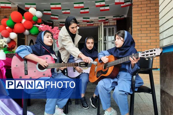  جشن نیمه شعبان در مدرسه مهرآیین ناحیه دو بهارستان