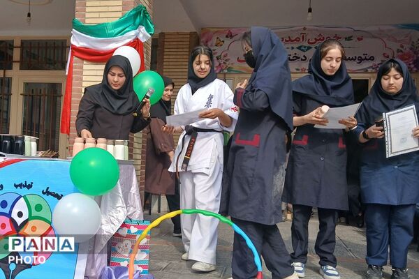 المپیاد ورزشی درون مدرسه‌ای به مناسبت هفته تربیت‌بدنی در دبیرستان دخترانه فدک