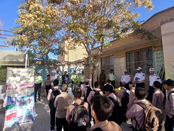 گرامیداشت هفته نیروی انتظامی در مدرسه امید شهرستان خلیل آباد
