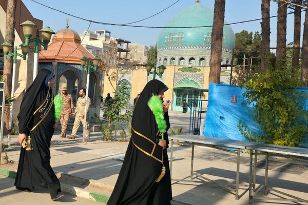 مراسم عزاداری حضرت ام‌البنین(س) همراه با تجلیل از خانواده‌های شهدا در رباط‌کریم