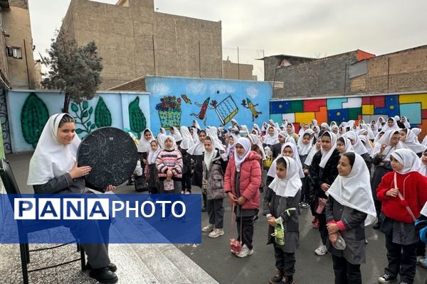 کودکان غرفه‌داران جشن میلاد موعود