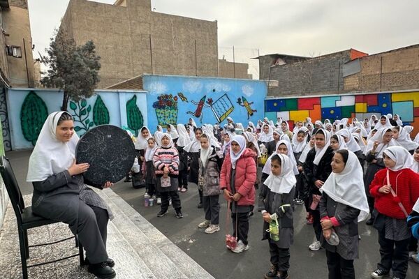 کودکان غرفه‌داران جشن میلاد موعود