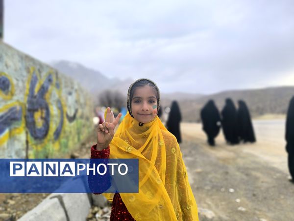 حماسه دانش‌آموزان شهید امامی  میانکوه در راهپیمایی ۲۲ بهمن 