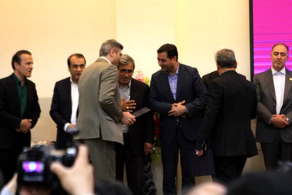 آیین کلنگ‌زنی ۱۶ مدرسه خیرساز در کاشان؛ مشارکت مردمی، حمایت دولتی