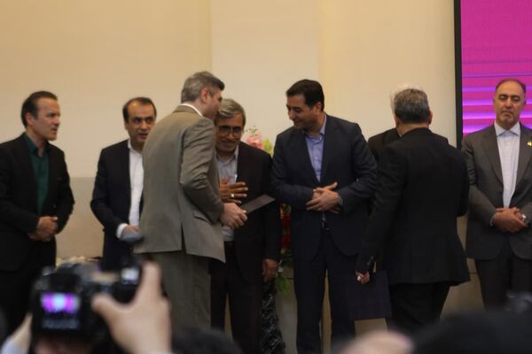 آیین کلنگ‌زنی ۱۶ مدرسه خیرساز در کاشان؛ مشارکت مردمی، حمایت دولتی