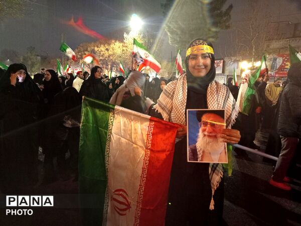 حرکت دسته عزاداری درسومین شب شهادت امام خامنه ای از پنجراه تا مسجد جامع