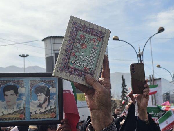 حضور پرشور دهه نودی‌های جهرمی در جشن انقلاب - 2