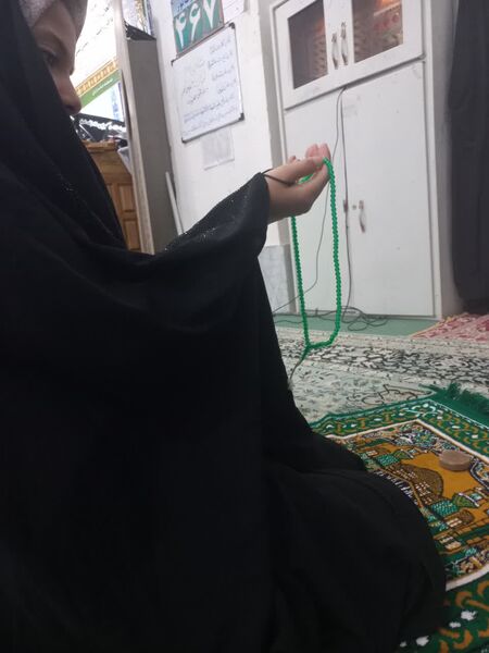 مراسم معنوی اعتکاف دانش‌آموزان دختر ابرکوهی در مسجد بقیه الله