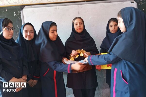 مشق مهربانی؛ «جشن عاطفه‌ها» در دبستان هدی