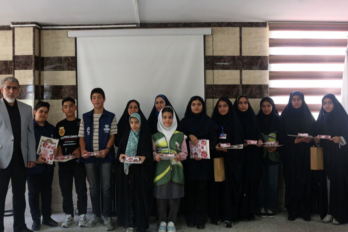 تقدیر از دانش‌آموز خبرنگاران فعال پانا در مراسم روز خبرنگار در شهرستان فیروزکوه