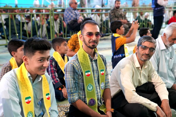 حضور پرشور دانش‌آموزان عضو سازمان دانش‌آموزی در نمازجمعه اصفهان