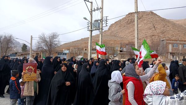 حضور پرشور اهالی روستای سرتشنیز در راهپیمایی ۲۲بهمن