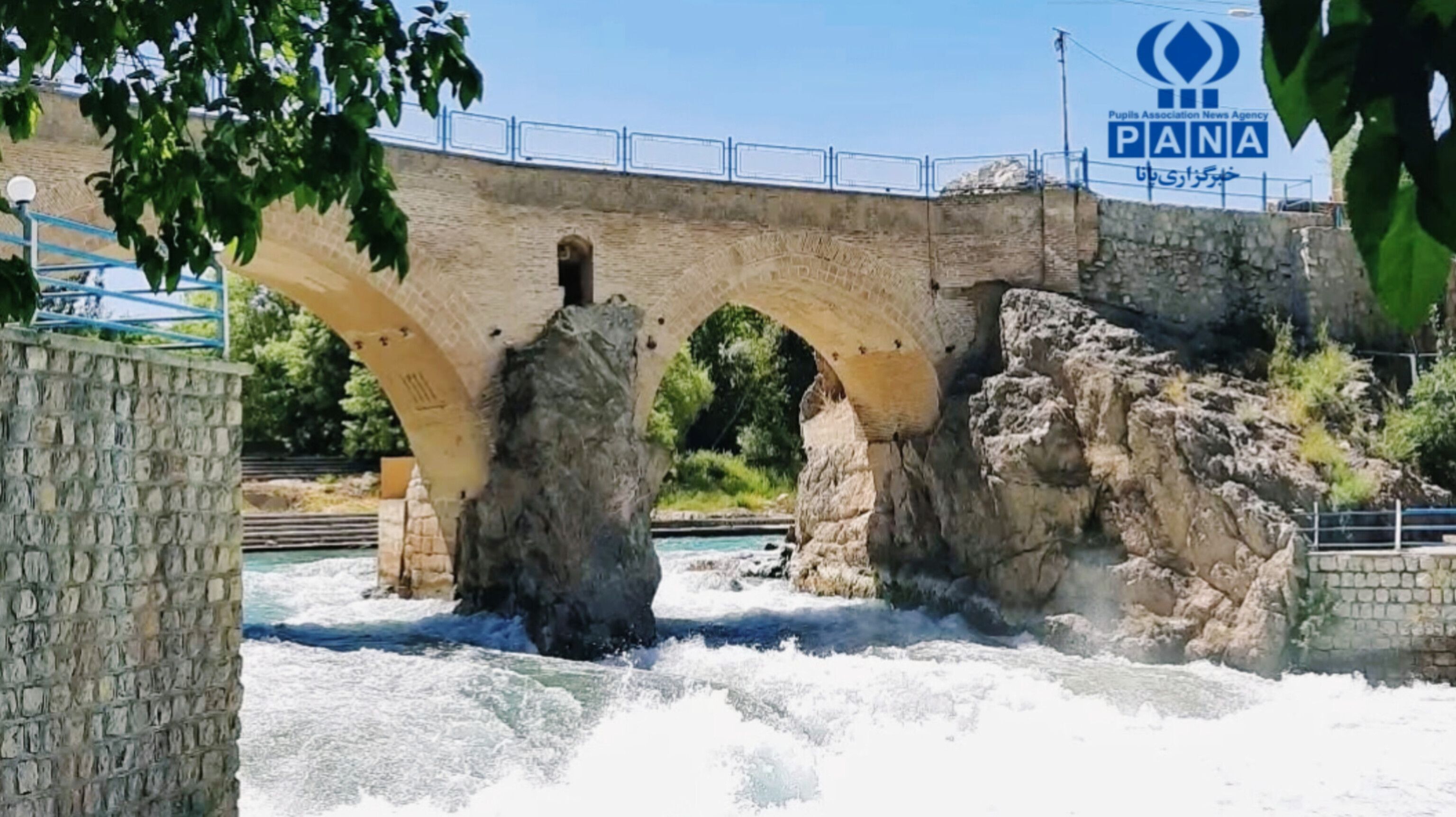 زیبایی‌های بهاری شهرستان سامان در حاشیه زاینده‌رود