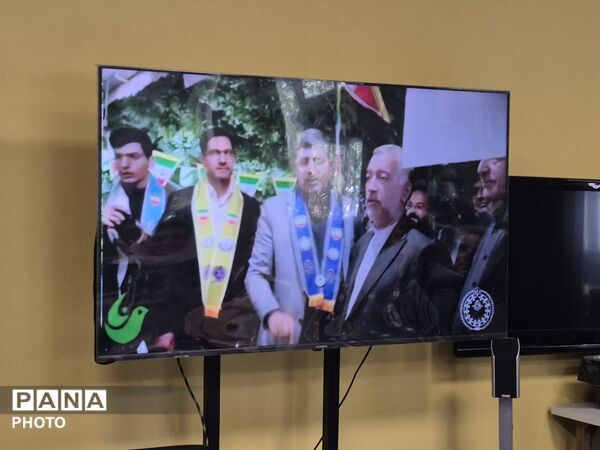 تقدیر از دانش‌آموزان غرفه‌های «بر مدار ایران» و دورهمی صمیمانه با مدیر سازمان دانش‌آموزی خراسان رضوی