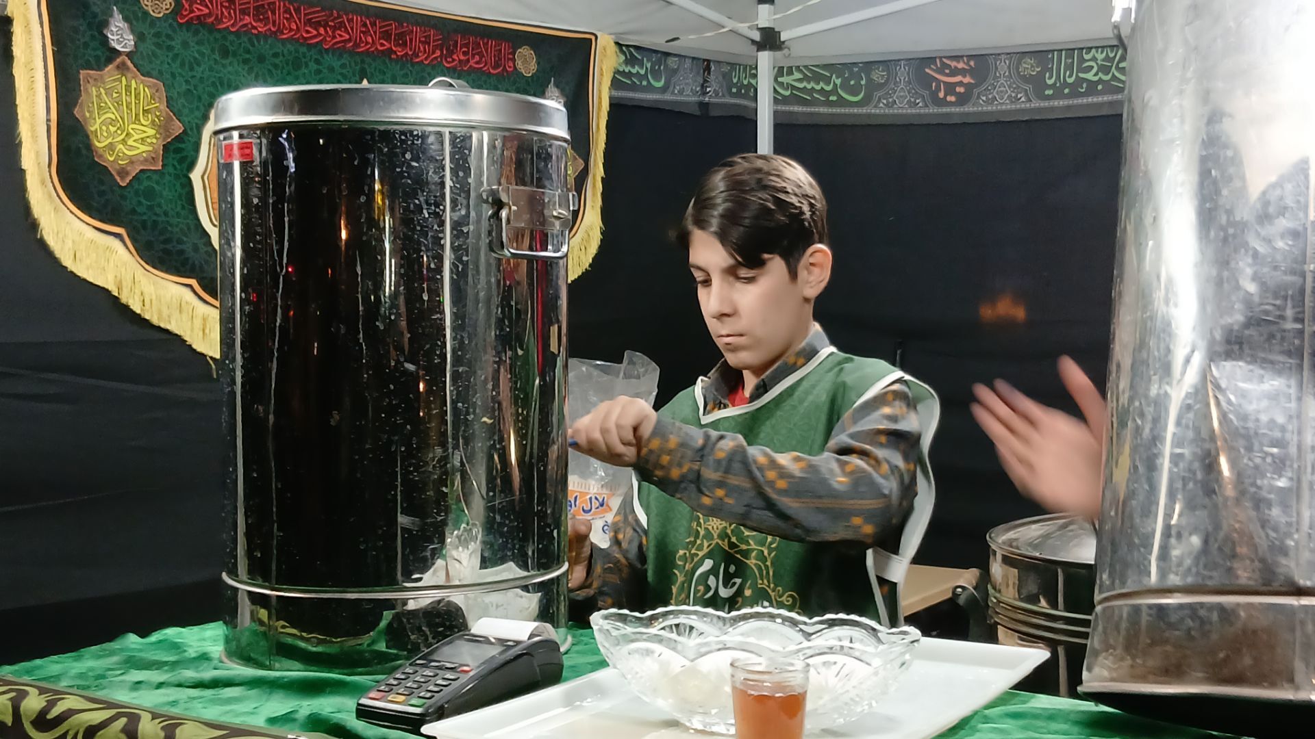 گذری بر سقاخانه قمر بنی هاشم در چهل و پنجمین شب از اجتماعات مردمی 