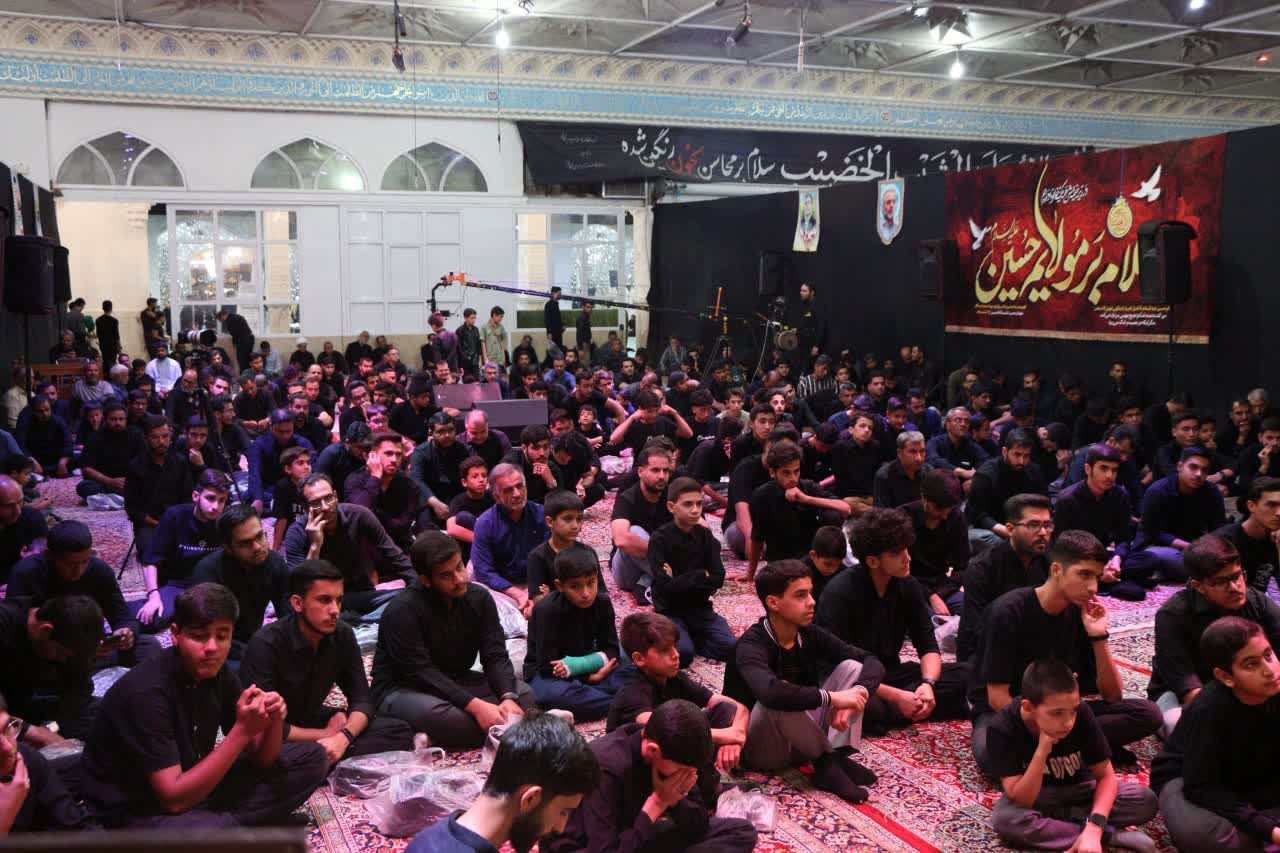 جوانان کاشمری در شب تاسوعا سنگ تمام گذاشتند