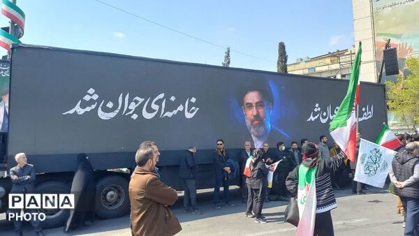 تشیع شهدای ناوشکن دنا و شهید لاریجانی در تهران