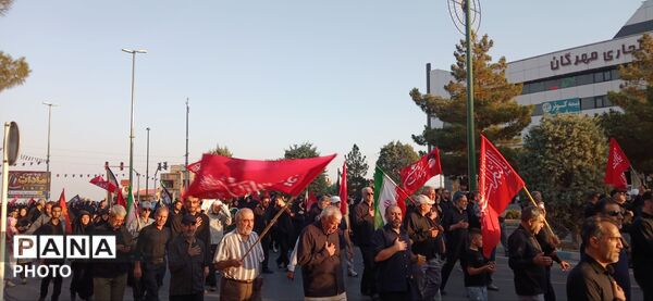 پیاده رویی جاماندگان اربعین حسینی از میدان مادر تا میدان شهرداری  ساوجبلاغ