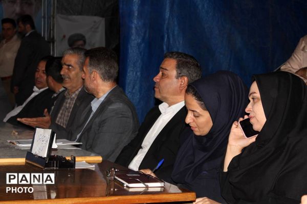 میز خدمت چهره‌به‌چهره ادارات نظرآباد در میان مردم