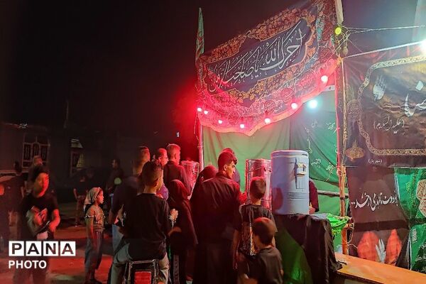 هیئت زنجیر زنی ابا عبدالحسین،  شب تاسوعا در شهر بار نیشابور 