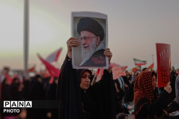 صحنه‌هایی از تشییع رهبر شهید در قم