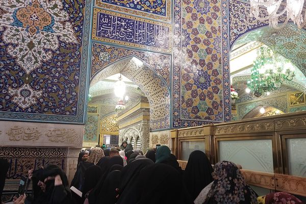 زائران حرم مطهر امام‌ رضا(ع)