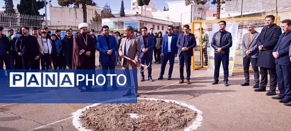جشن انقلاب و کلنگ زنی زمین چمن دبیرستان شاهد امام حسین (ع)