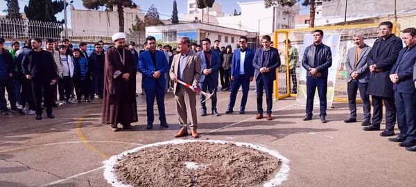 جشن انقلاب و کلنگ زنی زمین چمن دبیرستان شاهد امام حسین (ع)