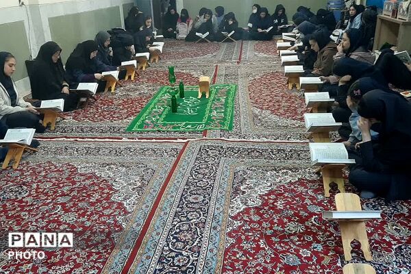 محفل انس با قرآن کریم در مدارس نامجو و آرمینه مصلی نژاد ناحیه دو شهرری 