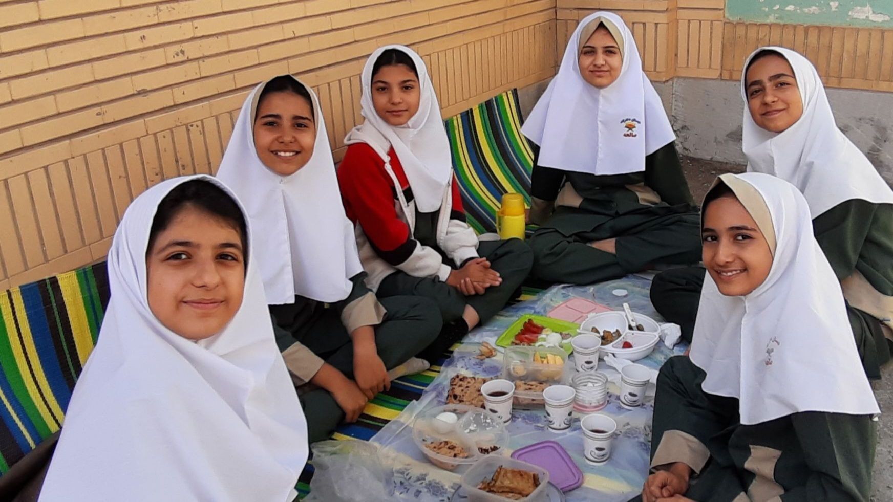 صبحانه ای سالم با طعم سلامت و لبخند؛جشن روز جهانی تخم مرغ در مدرسه صالحه 