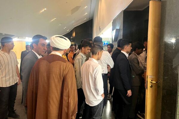بازدید دانش آموزان دبیرستان نمونه آیت‌الله خامنه‌ای کاشمر از مجلس شورای اسلامی