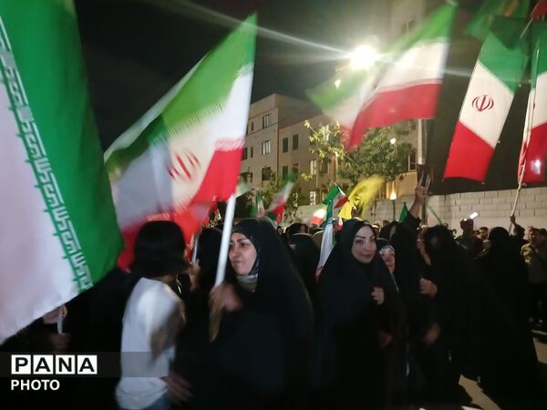 اجتماع پرشور مردم فردیس در لبیک به ندای رهبری 