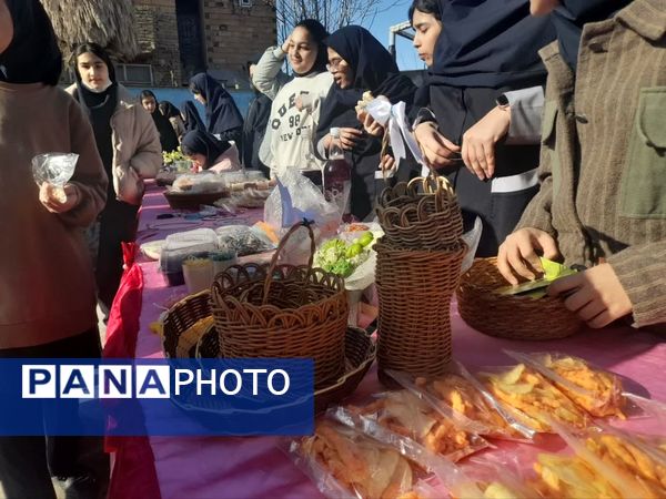 بازارچه دست‌سازهای دانش‌آموزی گلستان