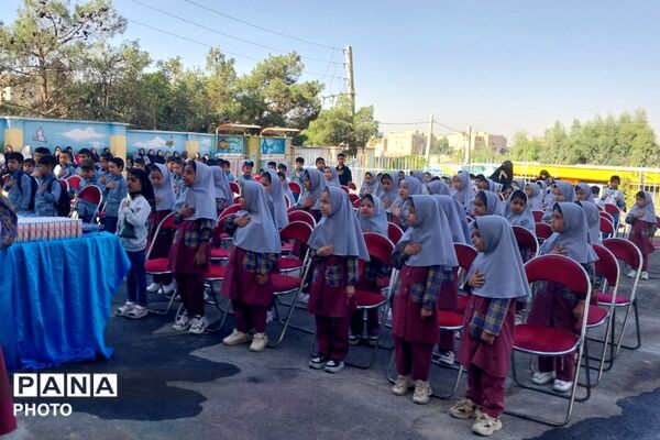 جشن شکوفه ها در دبستان مهران پیشوا