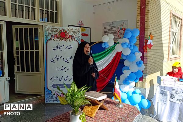 آیین گرامیداشت هفته بهداشت روان و تقدیر از همیاران مشاور در دبیرستان دخترانه رضوان برگزار شد