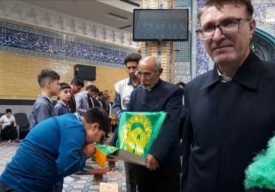 محفل انس با قرآن و تجلیل از نفرات برتر  مسابقات قرآنی در مسجد جامع خامس آل عبا در شهرستان ملارد