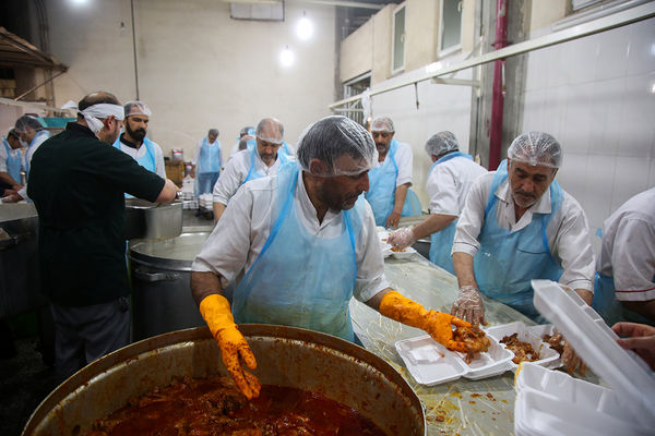 آشپرخانه حرم حضرت معصومه(س) در شب میلاد امام حسن مجتبی(ع)