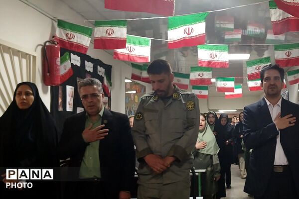تجلیل از برگزیدگان جشنواره هنری فردا و المپیاد ورزشی در دبستان رضوان بهارستان‌دو