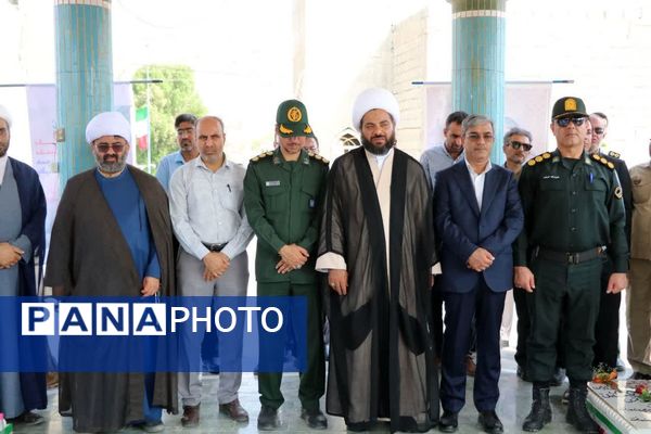 تجدید میثاق با شهدا و آرمان‌های انقلاب در آغاز هفته دفاع مقدس