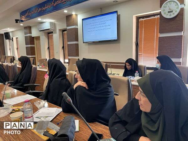 جلسه توجیهی مدارس رشدمدار با محوریت فهم قرآن در دبستان 