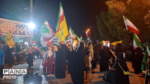 حضور دانش‌آموزان دبستان استقلال در تجمعات شبانه حاجی‌آباد