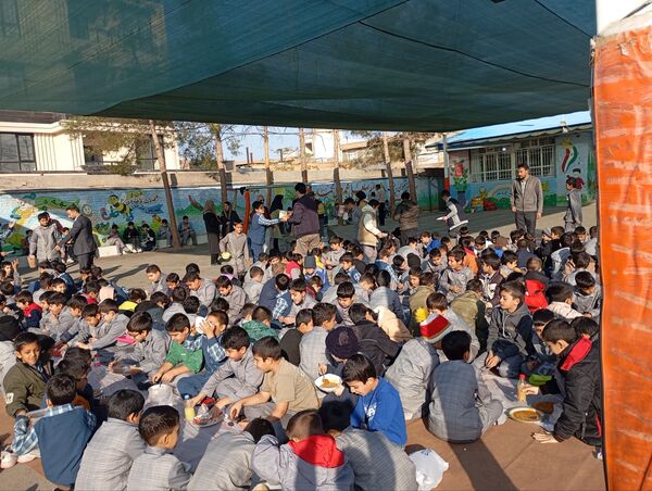 فضایی گرم و پر مهر برای دانش‌آموزان دبستان فضیلت کاشمر در آستانه میلاد دخت پیامبر (ص)