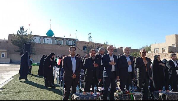 آئین نواختن زنگ انقلاب در دبیرستان حجاب بافق