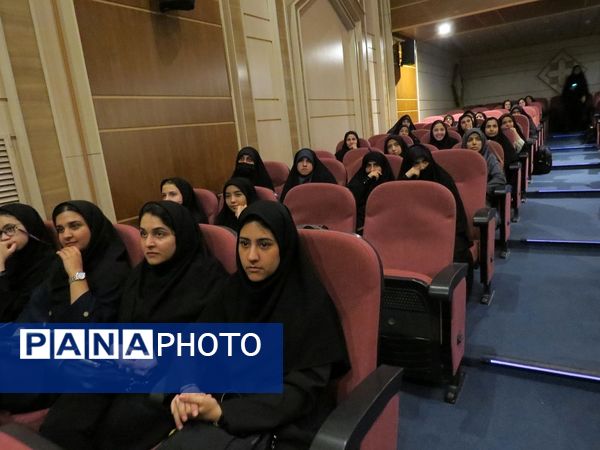 دیدار مشاور وزیر در امور زنان با دانشجویان دانشگاه فرهنگیان 